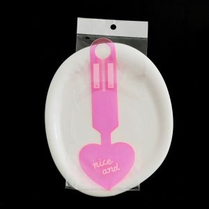 LANGJ ป้องกันการสูญเสีย ป้ายห้อยกระเป๋ารูปความรัก สีสันสดใส แท็กกระเป๋าเดินทางเครื่องบิน ป้ายกระเป๋า PVC แบบพกพาได้ บอร์ดดิ้งพาส ป้ายห้อยกระเป๋าเรืองแสง วันหยุดวันหยุดพักผ่อน