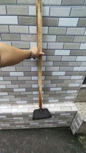 Cuốc làm vườn cán bằng gỗ