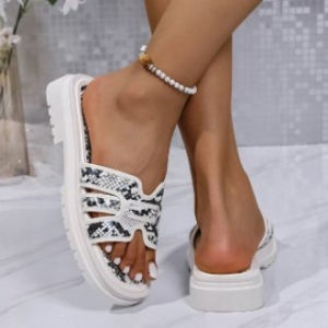 Fashionable Thick-Soled Embroidered WomenS Slippers Soft Leather One-Strap Sandals With Chunky Heels Apricot-Colored Open-Toe Slippers