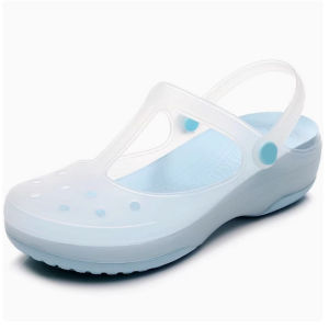 Free Shipping New Nurse Clogs For Women Women Closed-Toe Sandals Summer Non-Slip Thick-Soled Jelly Beach Shoes Outdoor Soft-Soled Slippers