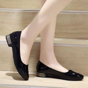 New Spring WomenS Shallow Flat Shoes Soft Sole Soft Leather Pointed Toe Candy Color Boat Shoes Work Shoes