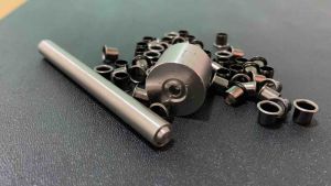 ตาไก่ ขนาด 6มม. ยาว 7 มม.ผิวรมดำ ไม่เป็นสนิม ใช้ตอก แผ่นไคเด๊ก ขนาดหนา 1.5 มม. ได้พอดี จำนวน60 ตัว ขาย พร้อมตัวตอก 1ชุด