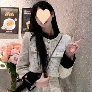 ＜107＞  Áo Khoác Dài Tay Cardigan Cổ Đứng Tương Phản + Bộ Hai Chiếc Váy Ngắn Xếp Ly Cạp Cao Cho Nữ