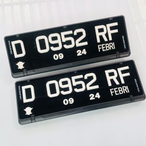 PLAT HITAM NOMOR PUTIH POLOS SINGAPORE FREE COVER DAN EMBLEM TIMBUL