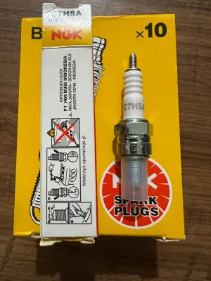( NGK ) Busi C7HSA Spark Plug Motor Isi 10 PCS 1 KOTAK Grand / Supra / Jupiter / Mio / Smash / Revo Motor