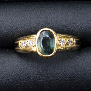 แหวนพลอยเขียวส่องจันทบุรี (Green Sapphire) ตัวเรือนเงินแท้92.5% ชุบทอง ไซส์นิ้ว 55 หรือ เบอร์ 7USมีใบรับประกันสินค้าจากทางร้าน