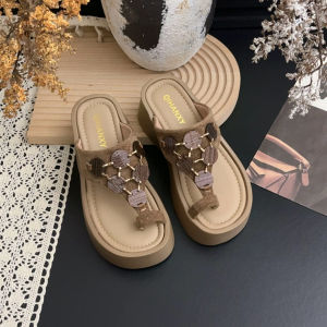 Free Shipping Trendy Thick-Soled Flip-Flops For Women Designed For Outdoor Wear With Non-Slip Soles Metal Embellishments And A Casual Lightweight Design Offering Comfort And A Comfortable Toe-Post Style