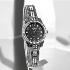 SCG COD JW9 New Arrival Jam Tangan Wanita Cantik Mewah Import Jam Tangan Casual Cewek Strap Stainless Steel Berlian Tren Kekinian Korean Style Model Terbaru 2025 Jam Tangan Pesta Perempuan Jam Tangan Wanita Kerja Jam Tangan Prenium Tampilan Elegan