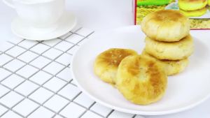 Crispy Wife Cake Whole Traditional Handmade Shaobing Thousand Layer Pastry Snack Bulk Wholesale Free Shipping