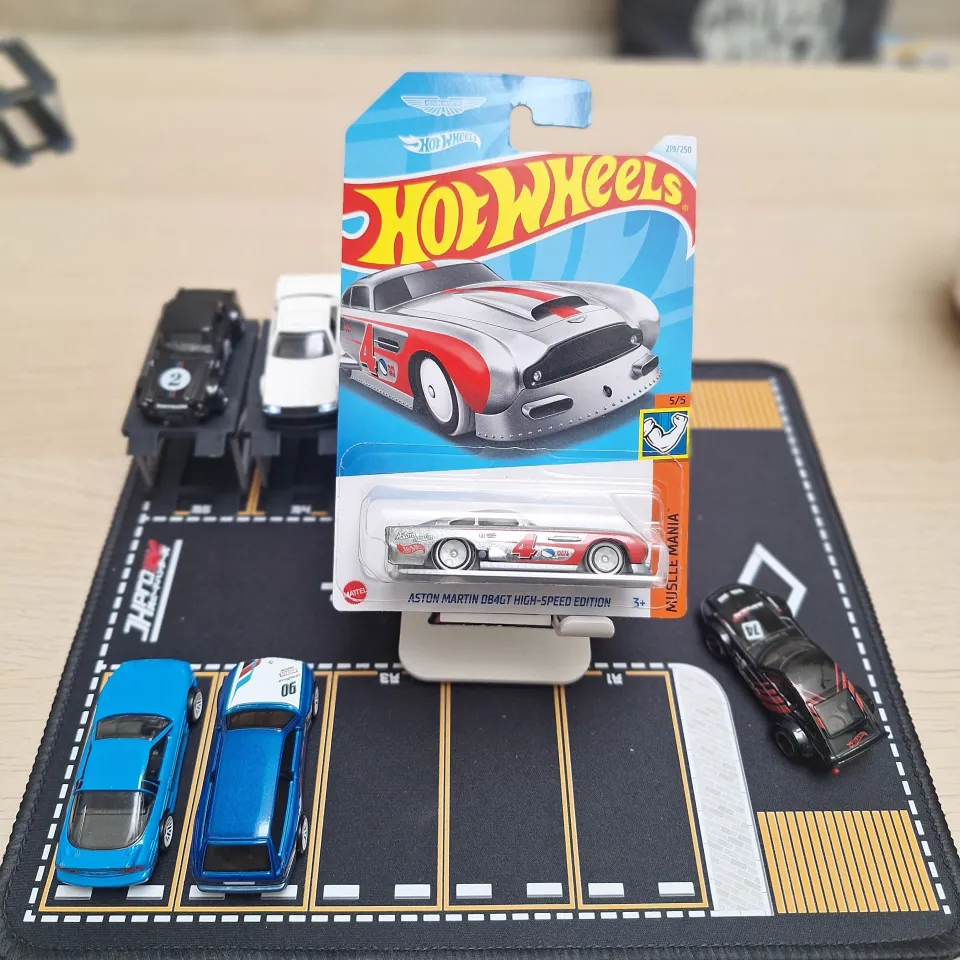Hot Wheels Aston Martin DB4GT High-Speed Edition Muscle Mania 5/5 - 1:64 Scale Die-Cast Car - View #9