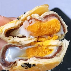 40g  Snowy Mochi Egg Yolk Pastry Salted Egg Yolk Red Bean and Purple Sweet Potato Cake  Salted Egg Yolk Red Bean Purple Potato Pastry