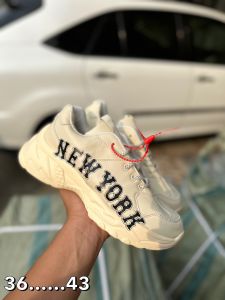 รองเท้าผ้าใบ  (SIZE.36-45)  น้ำหนักเบา ใส่สบาย นุ่ม ทรงสูง น่ารัก รองเท้าลำลองแฟชั่น รองเท้าผู้ชาย รองเท้าผู้หญิง V87B017