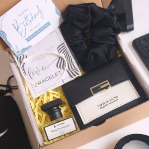 Paket Hampers Kado Hadiah Ulang Tahun Cewek Tas Dompet Parfum Kaca Mata Gelang Schruncie