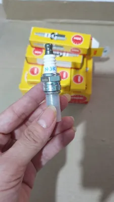 ( JAPAN) Bugi (buri) máy cắt cỏ 4 thì GX35 NGK hàng chính hãng