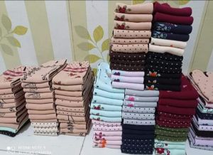 kaos kaki jempol motif