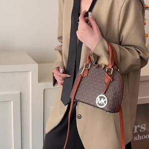 Shell-shaped bag large capacity factory direct 2025 New shoulder crossbody handbag wholesale cross-border fashion color-block letter trendy womens bag
