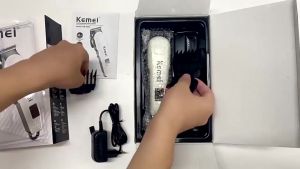 【✅SG Stock】Kemei KM-809A Rechargeable Hair Clipper Powerful LCD Battery Indicator Noise Reduction