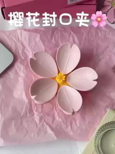 Cherry blossom magnetic sealing clip refrigerator sticker food bag clip snack sealing clip personalized flower petal creative 3D