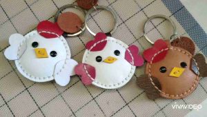 พวงกุญแจไก่ กุ๊กไก่ พวงกุญแจหนังแท้ ทำจากหนังแท้ เป็นของฝาก OTOP ราชบุรี