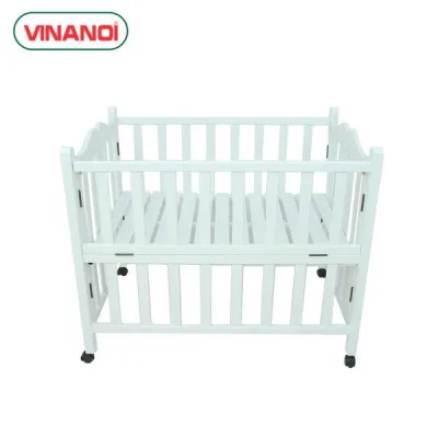 GIƯỜNG CŨI GỖ TRẺ EM VINANOI - VNC107 - HAI MÀU TRẮNG VÀ MÀU TỰ NHIÊN - GỖ THÔNG TỰ NHIÊN NHẬP KHẨU NGUYÊN KHỐI - CÓ BÁNH XE DI CHUYỂN TIỆN LỢI - DÙNG LÀM GIƯỜNG CHO BÉ SƠ SINH HOẶC CŨI CHO BÉ CHƠI