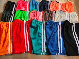 ก﻿างเกงขาสั้น 2 แถบกีฬา ของเด็กหญิง - ชาย  คละสีคละลายให้ค่ะ  ข﻿าย 1 ตัว  เ﻿ด็กน้ำหนัก 4-15 กิโลใส่ได้ค่ะ