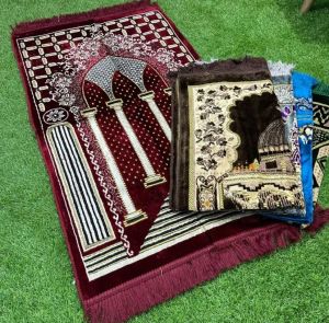 Sajadah Tebal Busa Motif Warna Ukuran Besar 110x70cm Bahan Bulu Lembut Halus Empuk