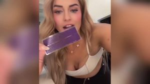 Purple Teeth Whitening Strips – 14 Strips Portable Purple Whitening Strips for Surface Stain Reduction & Natural Shine Daily Gentle Whitening Strips Purple for Home or On-The-Go Use (1Set)