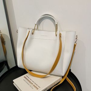 ใหม่ยอดนิยมแบบพกพาสุทธิสีแดงเรียบง่ายความคมชัดสีแฟชั่นกระเป๋าสะพายสไตล์ตะวันตกความจุขนาดใหญ่ messenger tote bag