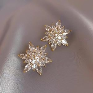Fashionable Ring Gift 韩版水晶花朵耳钉女小众设计感轻奢高级感百搭耳环S925银针耳饰潮