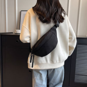 QDshop พร้อมส่ง กระเป๋าคาดอกแฟชั่น ทรงคาดอกสุดฮิตดีไซน์ดีเรียบๆไม่มีโลโก้สกรีน มีหลายสีให้เลือกจะใช้งานแมทช์ชุดถ่ายรูปเลือกได้เลย สินค้าพร้อมส่ง