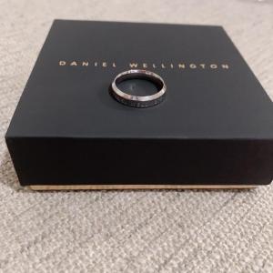 แหวน แหวนแสตเลส แหวน ไม่ลอกไม่ดำ (ได้ครบชุดกล่องค่ะ) พร้อมส่งค่ะ