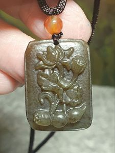 Rare Nephrite caramel Lotus Lotus Leaf Lotus Pod & Lotus Root Jade pendant (with certificate) [Natural Crystal] 罕见和田玉全糖莲花、莲叶、莲蓬、莲藕吊坠(带证书)