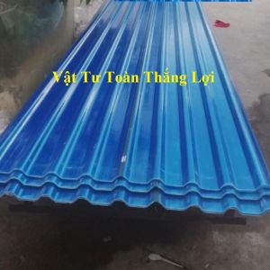 ( Khổ rộng 1.05m x dài 1.8m x 8dem ) Tôn nhựa dạng sóng màu xanh lấy ánh sáng che mưa