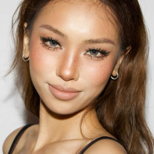 Mrs. H Brown Transparent Natural Chestnut Brown Contact Lenses 14.2mm Natural Makeup Bare Makeup Suitable for Asians Work Students Use Half Year Colored Contact Lenses