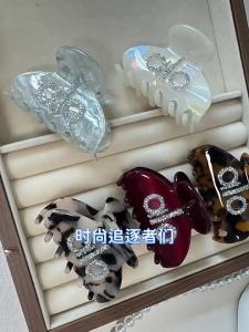 aloo Double-sided diamond-studded letter hair clip large acetate shark clip for the back of the head a luxurious and high-end hair accessory