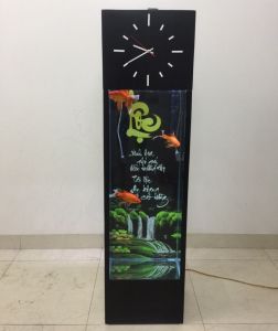 Hồ cá thuỷ sinh đẹp kết hợp dáng đồng hồ cây đứng phong cách hiện đại bao khung gỗ chắc chắn kích thước 127x36x28cm