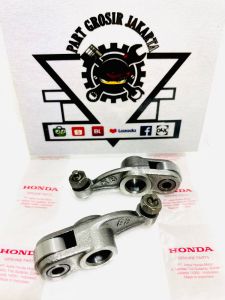 PELATUK PLATUK TEEMLAR KLEP ARM VALVE ROCKER SEPASANG IN EX HONDA BEAT FI OLD SCOOPY FI OLD SPACY FI 2012 2013 2014 2015 STATER KASAR MURAH  BARU ORIGINAL ASLI HONDA DIJAMIN 100%