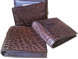 สุดยอด ของกระเป๋าสตางค์หนังจระเข้ ด้านหลังของกระเป๋า ล้วงหลังได้
