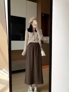 Ammin phong cách Hàn Quốc Vải nhung kẻ rộng thường ngày Chân váy dài nữ 2024 mùa xuân và mùa thu eo cao đàn hồi thiết kế khe hở lưng chân váy ngắn thanh lịch