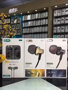 Bass Metal In-Ear Wired Headphones 3.5mm Wire-controlled Headphones with Microphone Round Hole Stereo Wire-controlled Headphones Wholesale