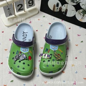crocs2025 Parent-child cartoon clogs for boys and girls closed-toe non-slip beach shoes lightweight breathable fashionable sandals