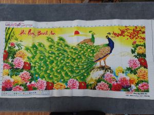 THÊU SẴN Tranh thêu chữ thập thành phẩm (thêu sẵn) chim công phú quý bình an LV3137 96x47cm