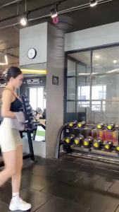 Quần tập gym yoga lửng dáng biker ngắn thể thao Essential Rider lưng cao nâng vòng 3 Today U Wear