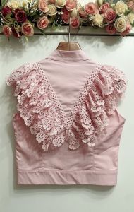 เสื้อลูกไม้ แขนกุด แต่งระบาย รุ่น 15185