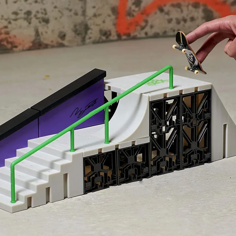 Fingerboards Tech Deck Nyjah Huston Skatepark Ramp with Mini