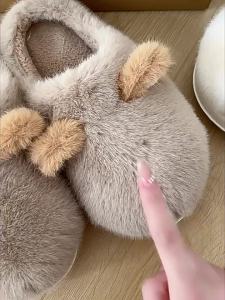 รองเท้าแตะผ้าฝ้ายพื้นนุ่มสำหรับผู้หญิง รองเท้าแตะในบ้านกันลื่นที่อบอุ่นสำหรับฤดูใบไม้ร่วงและฤดูหนาว รองเท้าแตะขนฟูสำหรับผู้หญิงขายส่ง