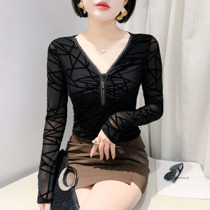 Phong cách mới thời trang mùa xuân Yimei với áo phông cổ chữ V Khóa kéo đính kim cương áo xuyên thấu dài tay phong cách và thon gọn áo nữ in hình sang trọng