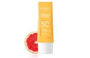 Dot & Key Vitamin C + E Super Bright Sunscreen SPF 50 | Water-Light UVA/UVB & Blue Light Protection | For Even Toned & Glowing Skin | With Liquid SPF 50+++ - 50g