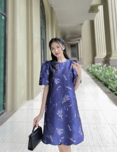 [Voucher 15% MOV 199K cap 100K  Đầm Tafta suông HeraDG thiết kế tay ngắn bồng lượn cong gấu cách điệu họa tiết hoa Lavender độc quyền SDPBC2045