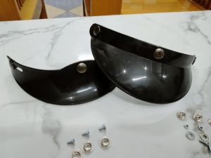 Lưỡi trai gắn mũ bảo hiểm loại nút bóp ( kèm theo nút để bắt vào mũ)